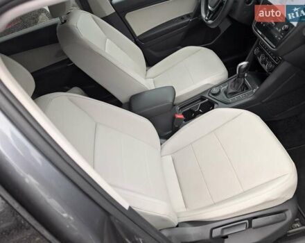 Серый Фольксваген Тигуан, объемом двигателя 1.98 л и пробегом 105 тыс. км за 17950 $, фото 43 на Automoto.ua