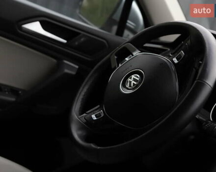 Сірий Фольксваген Тігуан, об'ємом двигуна 1.98 л та пробігом 110 тис. км за 11899 $, фото 23 на Automoto.ua