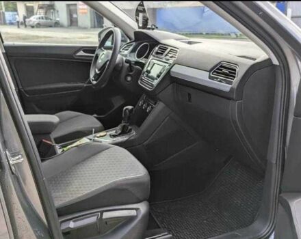 Серый Фольксваген Тигуан, объемом двигателя 2 л и пробегом 98 тыс. км за 9800 $, фото 11 на Automoto.ua