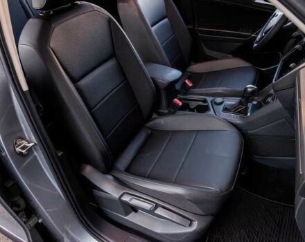 Сірий Фольксваген Тігуан, об'ємом двигуна 2 л та пробігом 46 тис. км за 9000 $, фото 8 на Automoto.ua