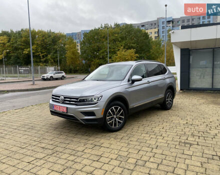 Серый Фольксваген Тигуан, объемом двигателя 2 л и пробегом 148 тыс. км за 19850 $, фото 2 на Automoto.ua