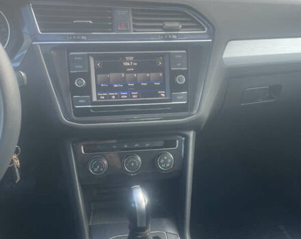 Сірий Фольксваген Тігуан, об'ємом двигуна 2 л та пробігом 104 тис. км за 14200 $, фото 13 на Automoto.ua