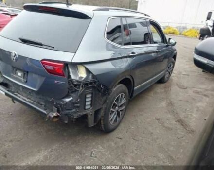 Серый Фольксваген Тигуан, объемом двигателя 2 л и пробегом 59 тыс. км за 4000 $, фото 3 на Automoto.ua