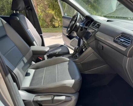 Серый Фольксваген Тигуан, объемом двигателя 2 л и пробегом 40 тыс. км за 10000 $, фото 9 на Automoto.ua