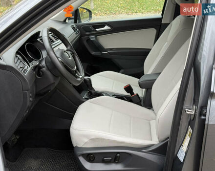 Сірий Фольксваген Тігуан, об'ємом двигуна 2 л та пробігом 212 тис. км за 16900 $, фото 31 на Automoto.ua