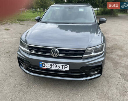 Серый Фольксваген Тигуан, объемом двигателя 1.98 л и пробегом 129 тыс. км за 23000 $, фото 2 на Automoto.ua