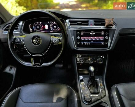Серый Фольксваген Тигуан, объемом двигателя 1.98 л и пробегом 103 тыс. км за 31000 $, фото 25 на Automoto.ua