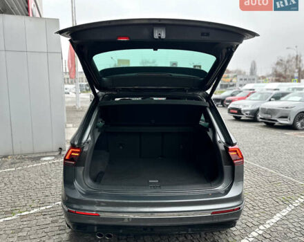 Серый Фольксваген Тигуан, объемом двигателя 1.97 л и пробегом 153 тыс. км за 27990 $, фото 16 на Automoto.ua