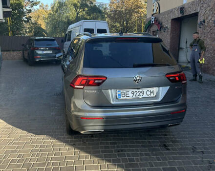 Сірий Фольксваген Тігуан, об'ємом двигуна 1.98 л та пробігом 68 тис. км за 17000 $, фото 2 на Automoto.ua