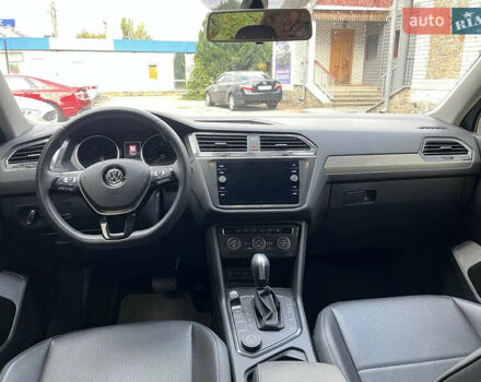 Серый Фольксваген Тигуан, объемом двигателя 1.98 л и пробегом 225 тыс. км за 17800 $, фото 20 на Automoto.ua