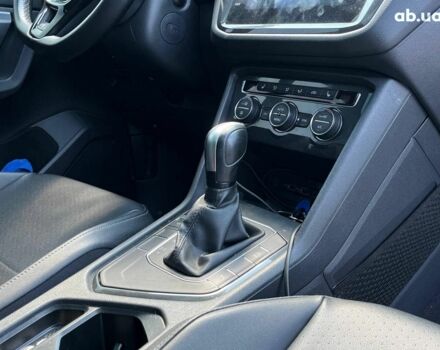 Серый Фольксваген Тигуан, объемом двигателя 2 л и пробегом 135 тыс. км за 23690 $, фото 35 на Automoto.ua