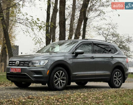 Сірий Фольксваген Тігуан, об'ємом двигуна 2 л та пробігом 212 тис. км за 16900 $, фото 4 на Automoto.ua