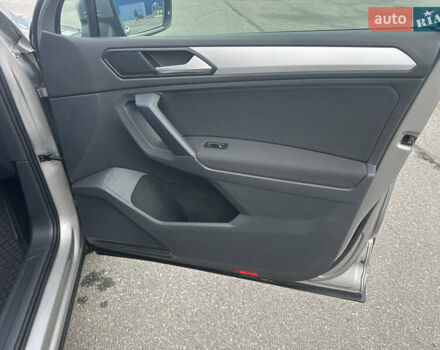 Серый Фольксваген Тигуан, объемом двигателя 1.97 л и пробегом 110 тыс. км за 24999 $, фото 67 на Automoto.ua