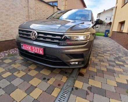 Серый Фольксваген Тигуан, объемом двигателя 2 л и пробегом 150 тыс. км за 26000 $, фото 2 на Automoto.ua