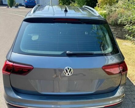 Сірий Фольксваген Тігуан, об'ємом двигуна 2 л та пробігом 33 тис. км за 18000 $, фото 4 на Automoto.ua