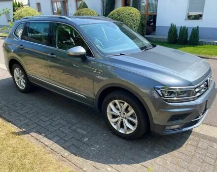 Сірий Фольксваген Тігуан, об'ємом двигуна 2 л та пробігом 33 тис. км за 18000 $, фото 2 на Automoto.ua
