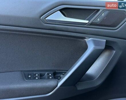 Серый Фольксваген Тигуан, объемом двигателя 2 л и пробегом 53 тыс. км за 18900 $, фото 33 на Automoto.ua