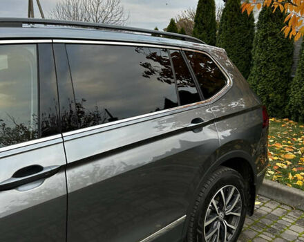 Сірий Фольксваген Тігуан, об'ємом двигуна 2 л та пробігом 98 тис. км за 22300 $, фото 4 на Automoto.ua