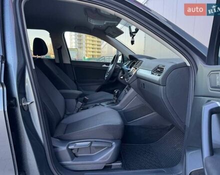 Серый Фольксваген Тигуан, объемом двигателя 2 л и пробегом 53 тыс. км за 18900 $, фото 18 на Automoto.ua