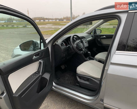 Сірий Фольксваген Тігуан, об'ємом двигуна 2 л та пробігом 130 тис. км за 20700 $, фото 6 на Automoto.ua
