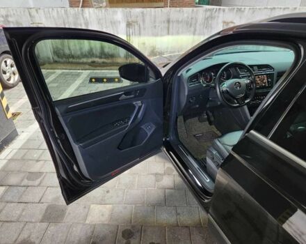 Сірий Фольксваген Тігуан, об'ємом двигуна 2 л та пробігом 69 тис. км за 13991 $, фото 2 на Automoto.ua