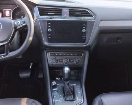 Сірий Фольксваген Тігуан, об'ємом двигуна 1.98 л та пробігом 210 тис. км за 17000 $, фото 2 на Automoto.ua