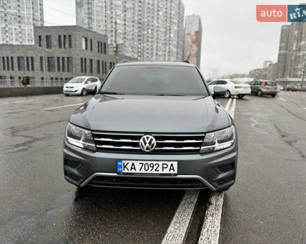 Серый Фольксваген Тигуан, объемом двигателя 2 л и пробегом 65 тыс. км за 18200 $, фото 3 на Automoto.ua