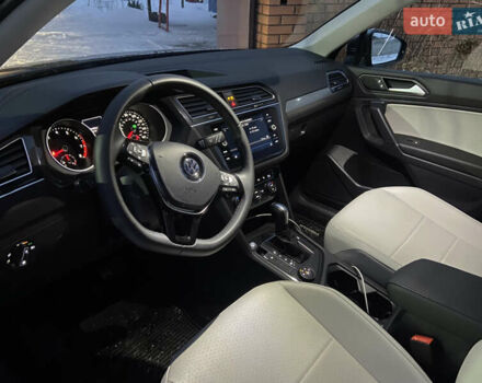 Серый Фольксваген Тигуан, объемом двигателя 2 л и пробегом 27 тыс. км за 26000 $, фото 10 на Automoto.ua