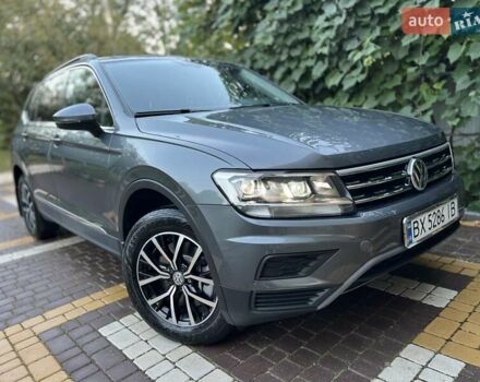 Серый Фольксваген Тигуан, объемом двигателя 1.98 л и пробегом 28 тыс. км за 17800 $, фото 63 на Automoto.ua
