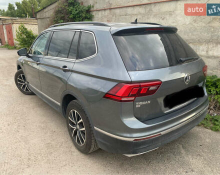 Серый Фольксваген Тигуан, объемом двигателя 1.98 л и пробегом 112 тыс. км за 20500 $, фото 3 на Automoto.ua