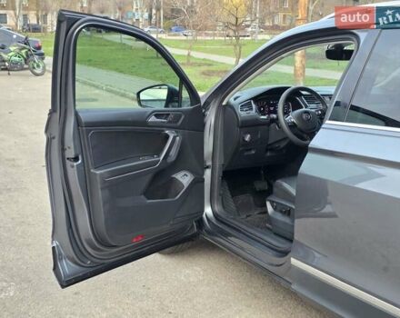 Серый Фольксваген Тигуан, объемом двигателя 1.98 л и пробегом 92 тыс. км за 24500 $, фото 32 на Automoto.ua