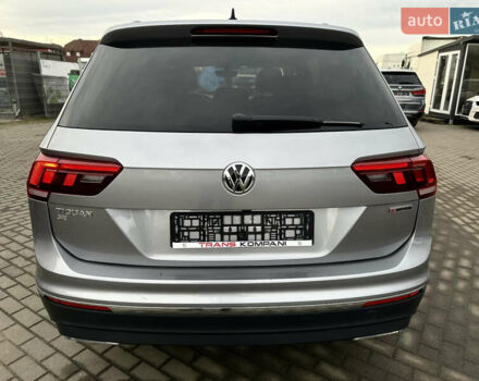 Серый Фольксваген Тигуан, объемом двигателя 2 л и пробегом 124 тыс. км за 16999 $, фото 9 на Automoto.ua