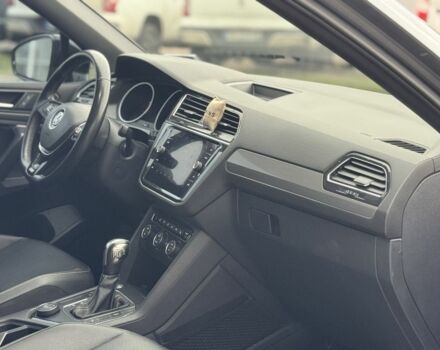 Сірий Фольксваген Тігуан, об'ємом двигуна 2 л та пробігом 98 тис. км за 24900 $, фото 6 на Automoto.ua