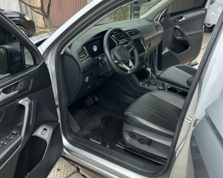 Сірий Фольксваген Тігуан, об'ємом двигуна 2 л та пробігом 63 тис. км за 25900 $, фото 3 на Automoto.ua