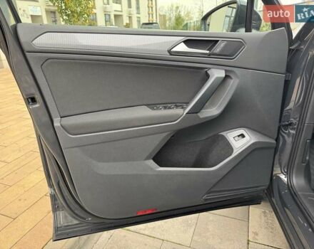 Сірий Фольксваген Тігуан, об'ємом двигуна 1.97 л та пробігом 51 тис. км за 34500 $, фото 55 на Automoto.ua