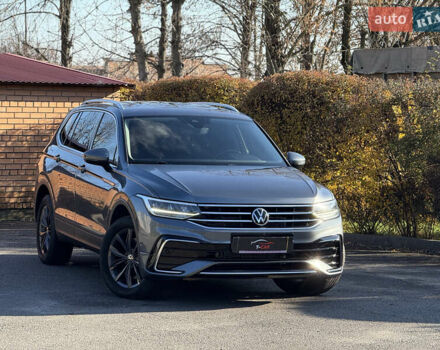 Серый Фольксваген Тигуан, объемом двигателя 2 л и пробегом 120 тыс. км за 23500 $, фото 2 на Automoto.ua