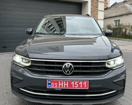 Серый Фольксваген Тигуан, объемом двигателя 2 л и пробегом 194 тыс. км за 31500 $, фото 4 на Automoto.ua