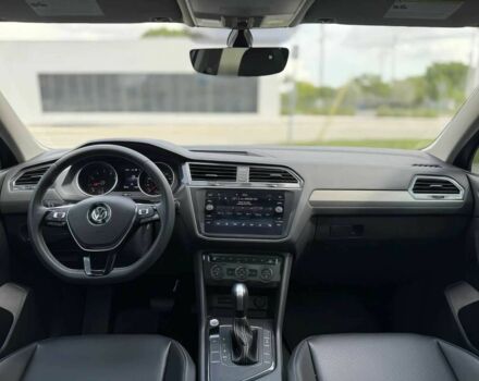 Сірий Фольксваген Тігуан, об'ємом двигуна 2 л та пробігом 13 тис. км за 10000 $, фото 13 на Automoto.ua