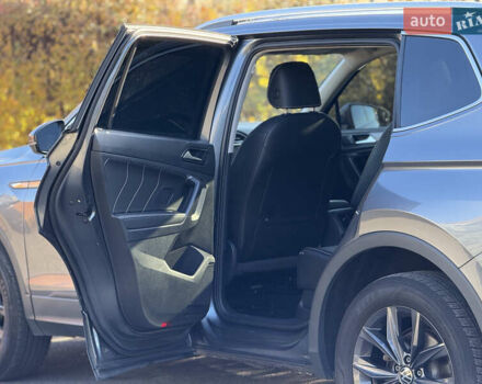 Серый Фольксваген Тигуан, объемом двигателя 2 л и пробегом 120 тыс. км за 23500 $, фото 24 на Automoto.ua