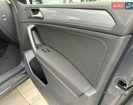 Сірий Фольксваген Тігуан, об'ємом двигуна 1.97 л та пробігом 52 тис. км за 33200 $, фото 22 на Automoto.ua
