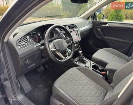 Сірий Фольксваген Тігуан, об'ємом двигуна 1.97 л та пробігом 51 тис. км за 34500 $, фото 18 на Automoto.ua