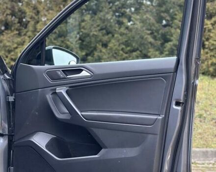 Серый Фольксваген Тигуан, объемом двигателя 2 л и пробегом 67 тыс. км за 25999 $, фото 22 на Automoto.ua