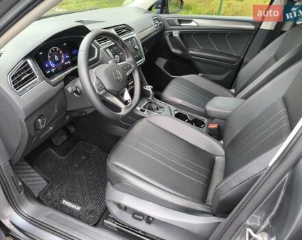 Сірий Фольксваген Тігуан, об'ємом двигуна 2 л та пробігом 63 тис. км за 23400 $, фото 14 на Automoto.ua