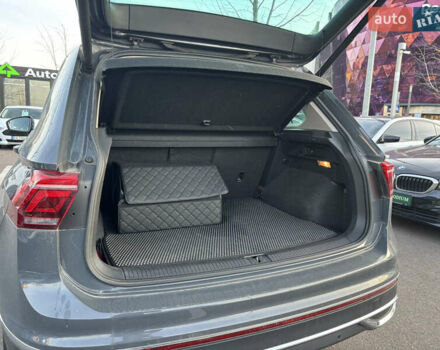 Серый Фольксваген Тигуан, объемом двигателя 1.97 л и пробегом 180 тыс. км за 31000 $, фото 31 на Automoto.ua