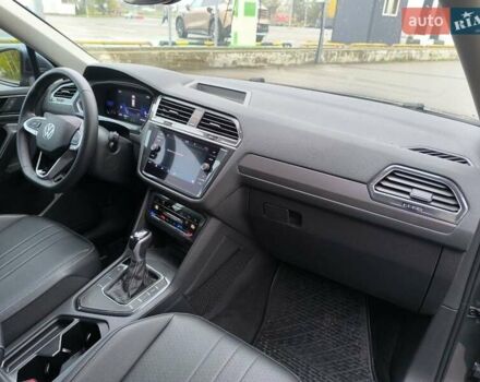 Сірий Фольксваген Тігуан, об'ємом двигуна 2 л та пробігом 63 тис. км за 23400 $, фото 27 на Automoto.ua