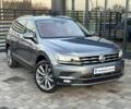 Серый Фольксваген Тигуан, объемом двигателя 2 л и пробегом 172 тыс. км за 33700 $, фото 1 на Automoto.ua