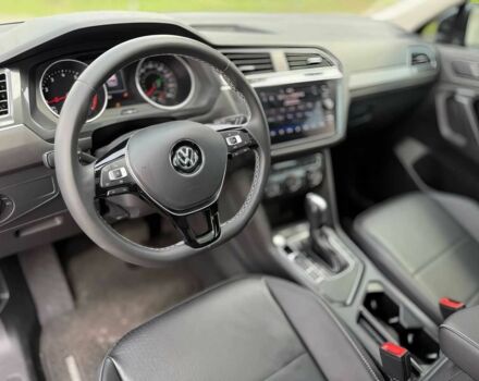 Сірий Фольксваген Тігуан, об'ємом двигуна 2 л та пробігом 13 тис. км за 10000 $, фото 12 на Automoto.ua