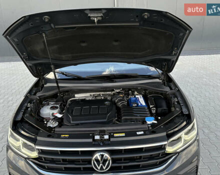 Серый Фольксваген Тигуан, объемом двигателя 2 л и пробегом 176 тыс. км за 27950 $, фото 85 на Automoto.ua