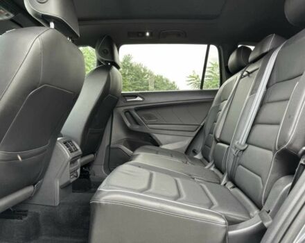 Сірий Фольксваген Тігуан, об'ємом двигуна 2 л та пробігом 11 тис. км за 7500 $, фото 17 на Automoto.ua