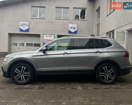 Сірий Фольксваген Тігуан, об'ємом двигуна 2 л та пробігом 204 тис. км за 34499 $, фото 1 на Automoto.ua